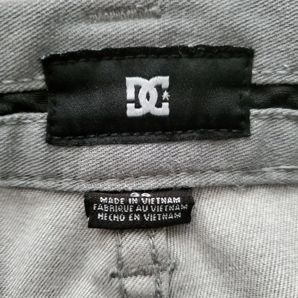 DC Gray Shorts Size 38 - Picture 7 of 11